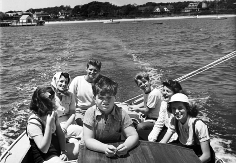 galleries/2009/02/18/the-senate-s-lion-as-a-young-cub/kennedy-sailing_y96k2v