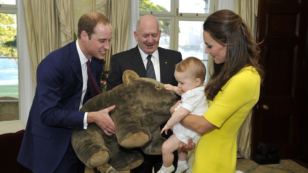 articles/2014/04/16/prince-george-given-giant-toy-wombat/george-wombat_eywqxd