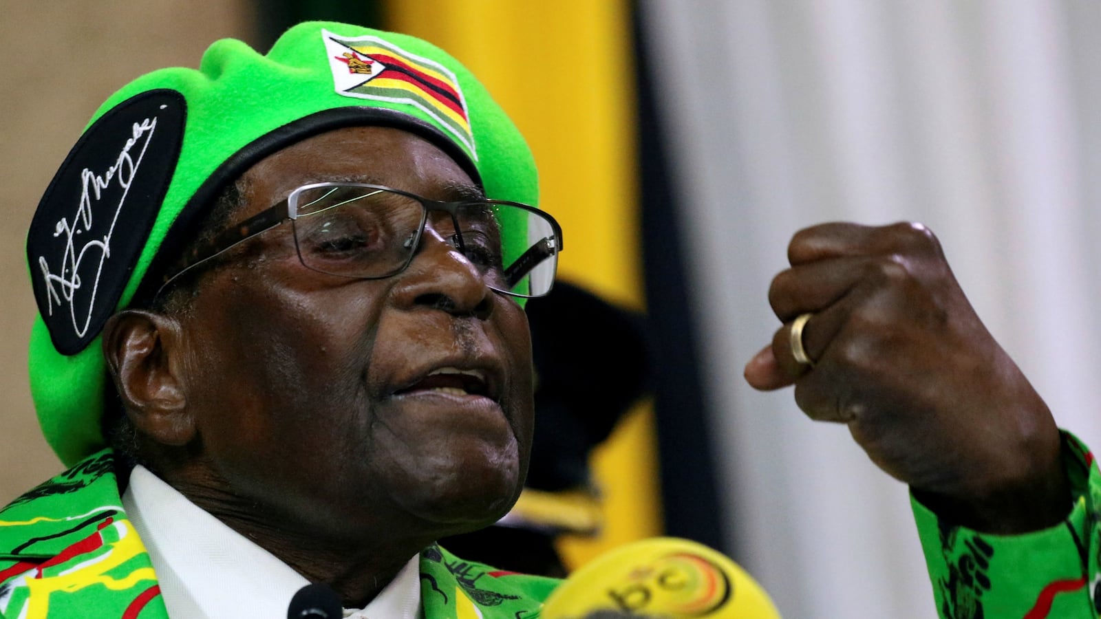 171114-mugabe-cheat_p2dcac