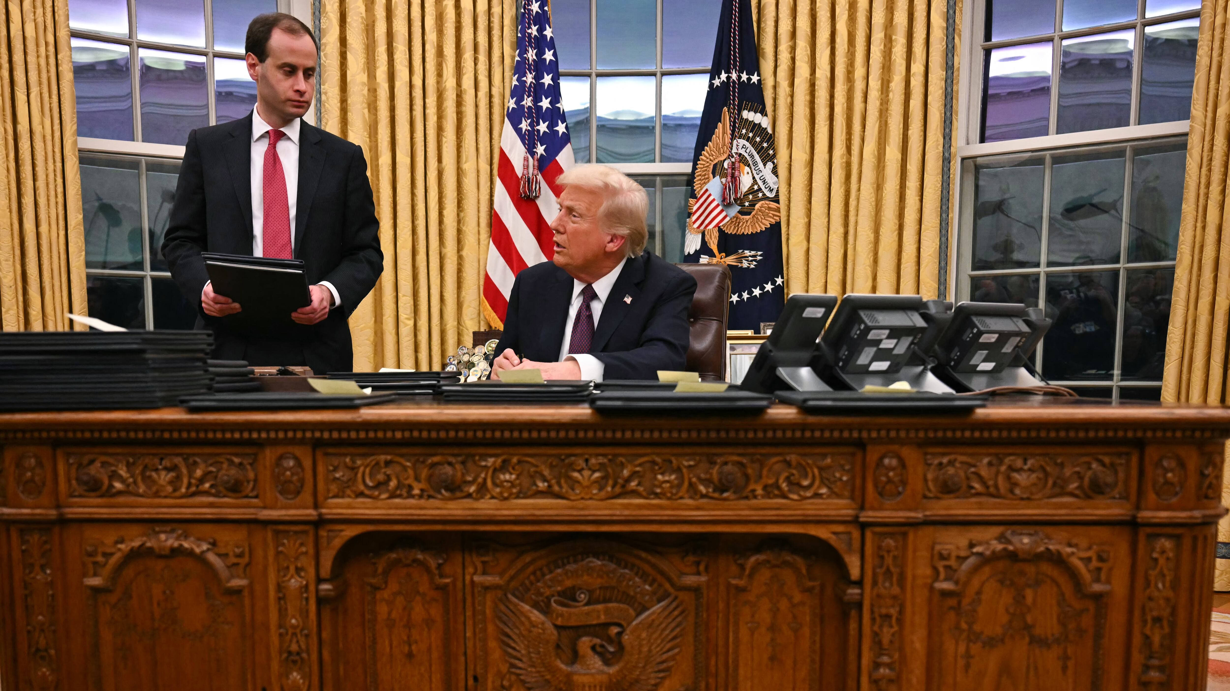 US President Donald Trump speaks to journalists as he signs executive orders in the Oval Office of the WHite House in Washington, DC, on January 20, 2025. (Photo by Jim WATSON / POOL / AFP) (Photo by JIM WATSON/POOL/AFP via Getty Images)