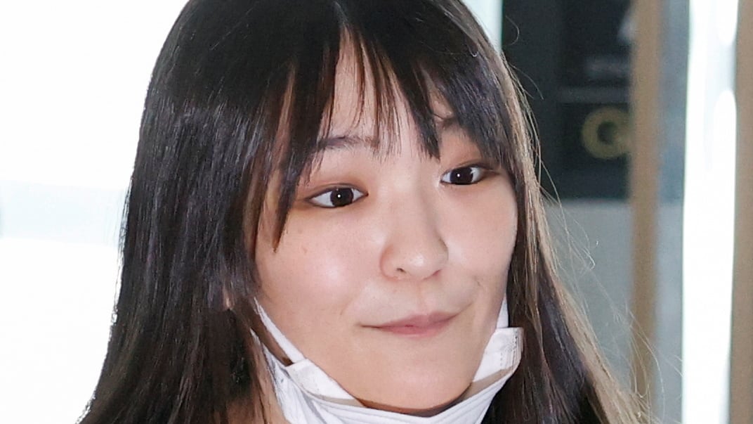 2021-11-14T013407Z_1827810597_RC21UQ9A237J_RTRMADP_3_JAPAN-ROYALS_xb30uv