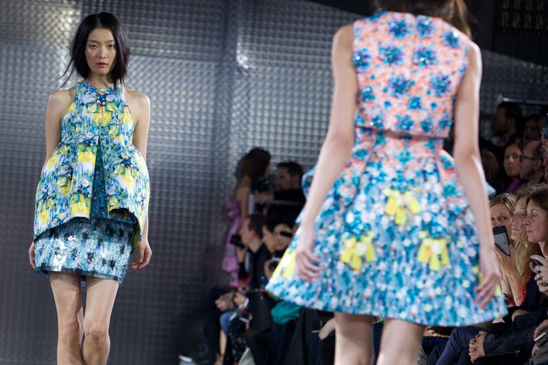articles/2013/09/16/queen-of-prints-mary-katrantzou/130916-london-fashion-week-pod_ehshoo