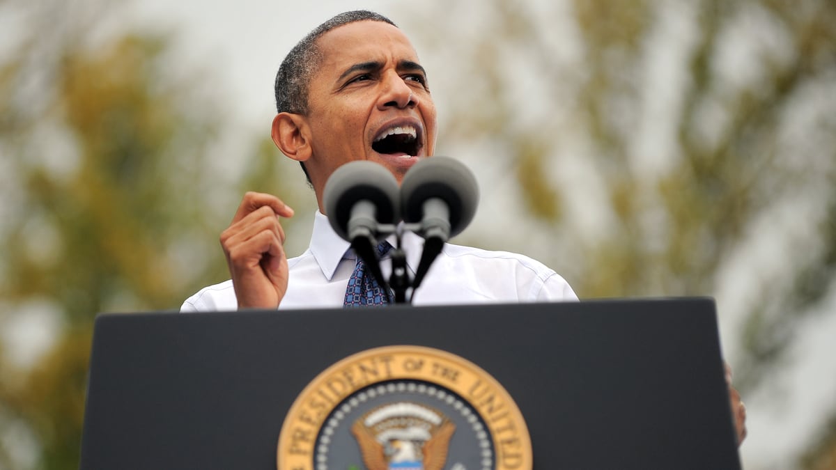 articles/2012/10/20/team-obama-s-dilemma-preparing-for-final-debate/obama-debate-prep-warren_aac616