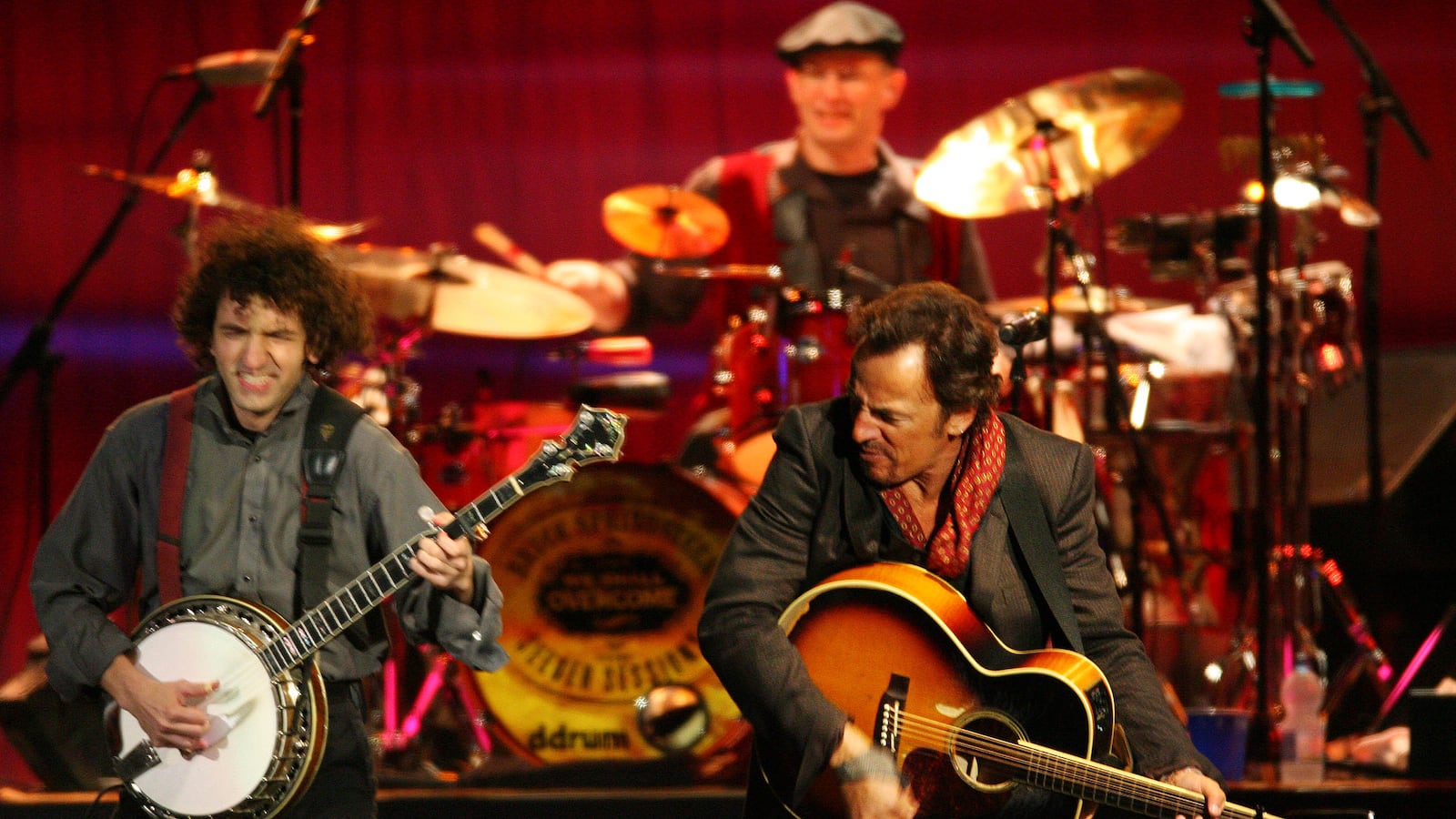 articles/2014/02/02/springsteen-seeger-and-the-joy-of-political-music/140202-springsteen-seeger-tease_y1zxpl