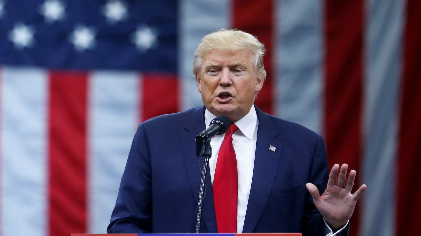 cheats/2016/08/01/trump-fox-host-should-ve-found-another-career/160801-trump-ailes-cheat_in6pei