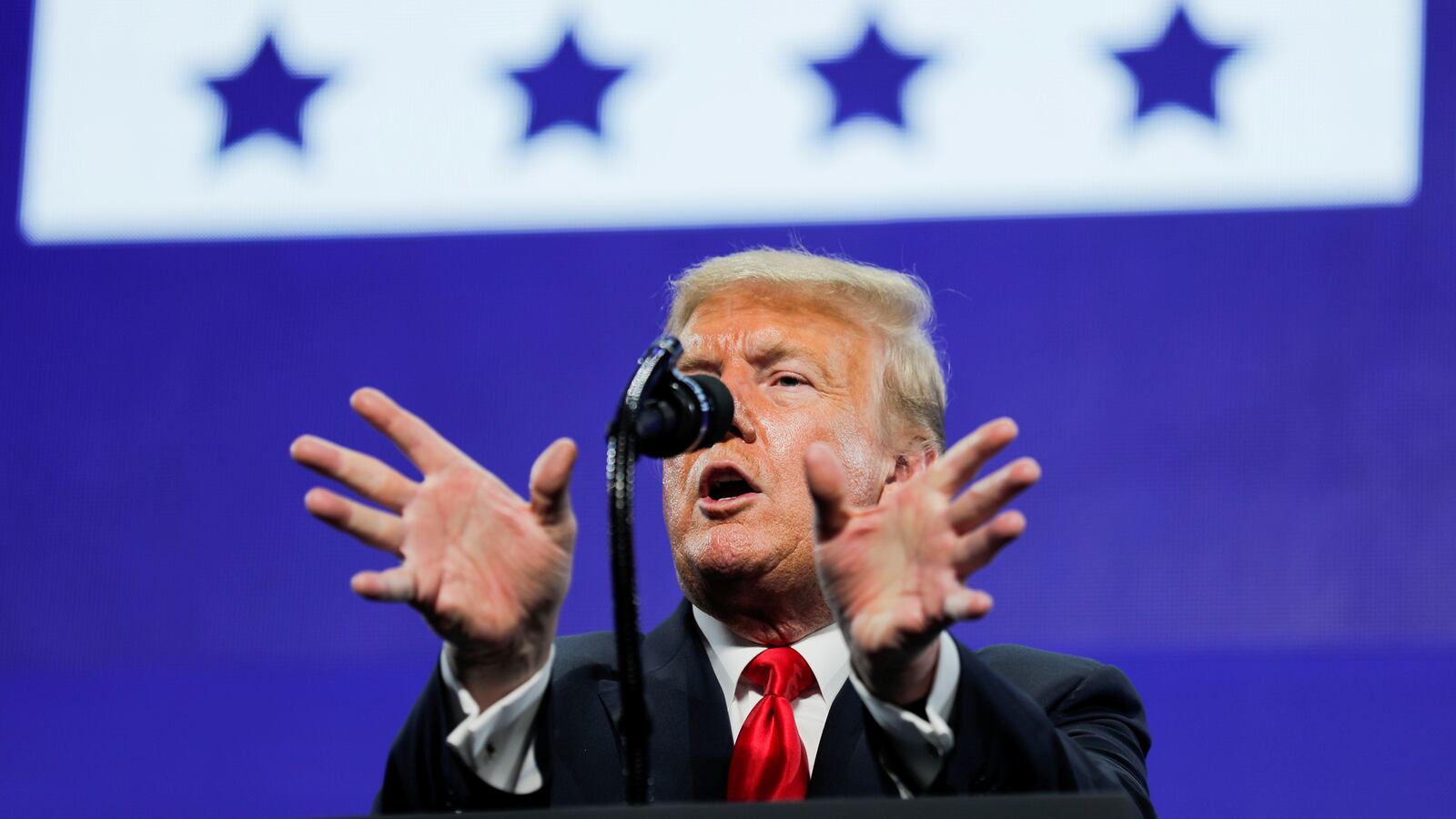 2020-07-08T094535Z_1686445815_RC2XOH9I5R0I_RTRMADP_3_USA-ELECTION-ARIZONA_s9xw2e