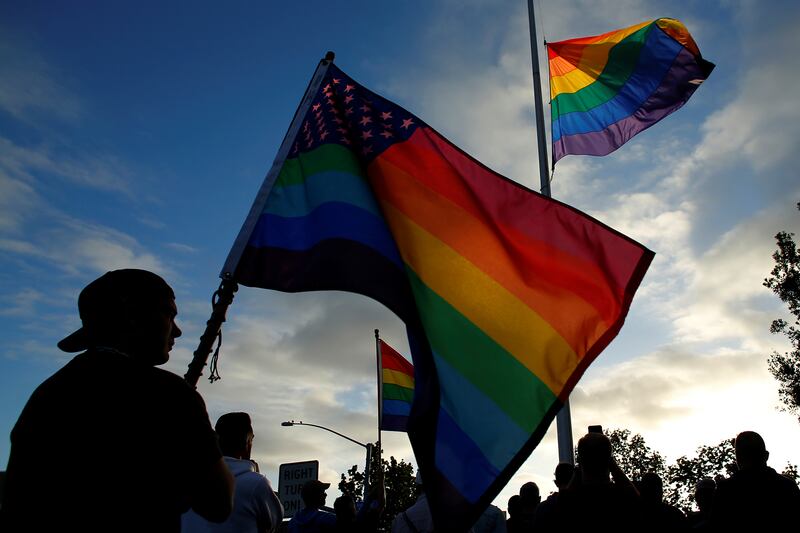 galleries/2016/06/13/mourning-orlando-s-mass-lgbt-murder/160613-orlando-memorials-02_x2lhf7