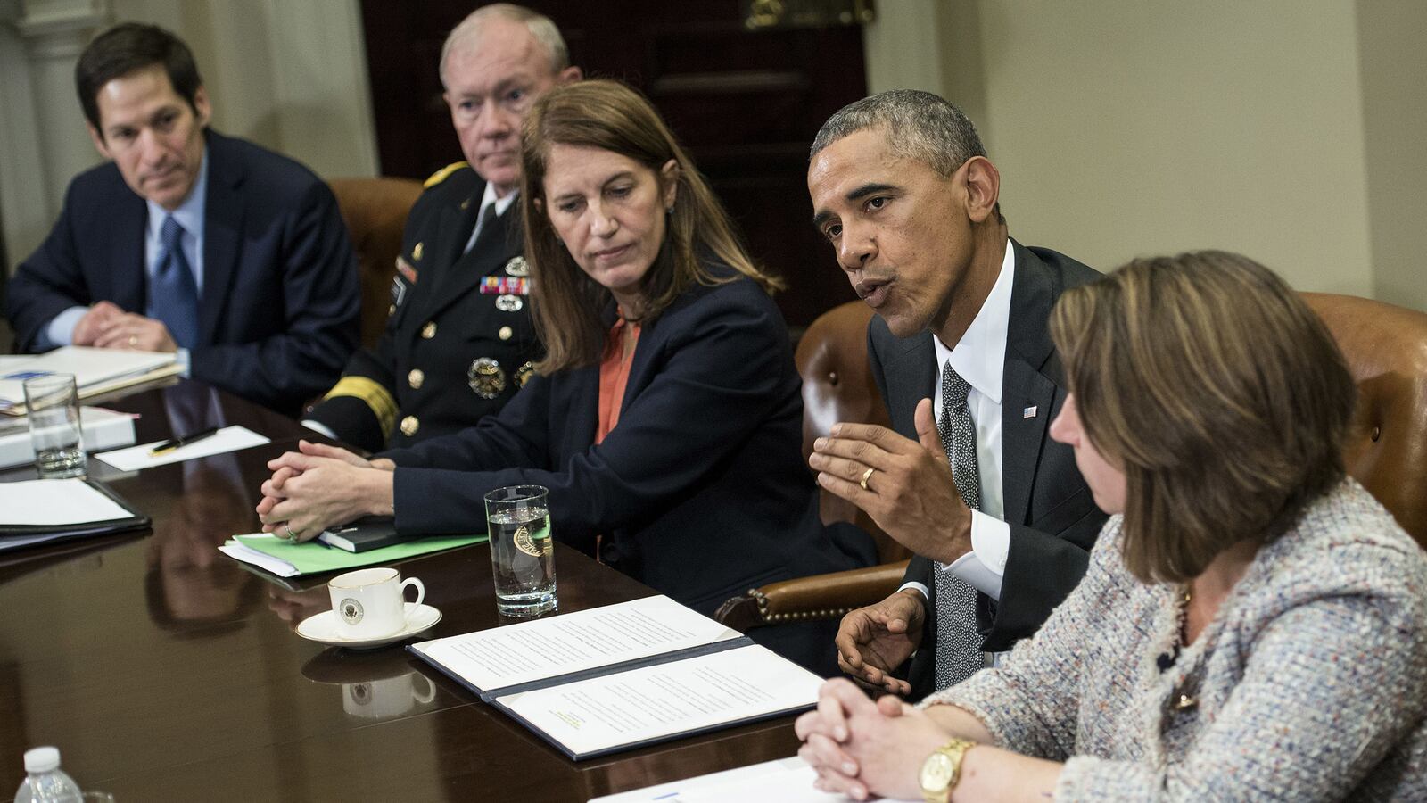 articles/2016/09/23/how-the-women-of-the-obama-white-house-fought-gender-inequality-and-we-can-too/160922-goff-obamas-female-cabinet-tease_om05i9