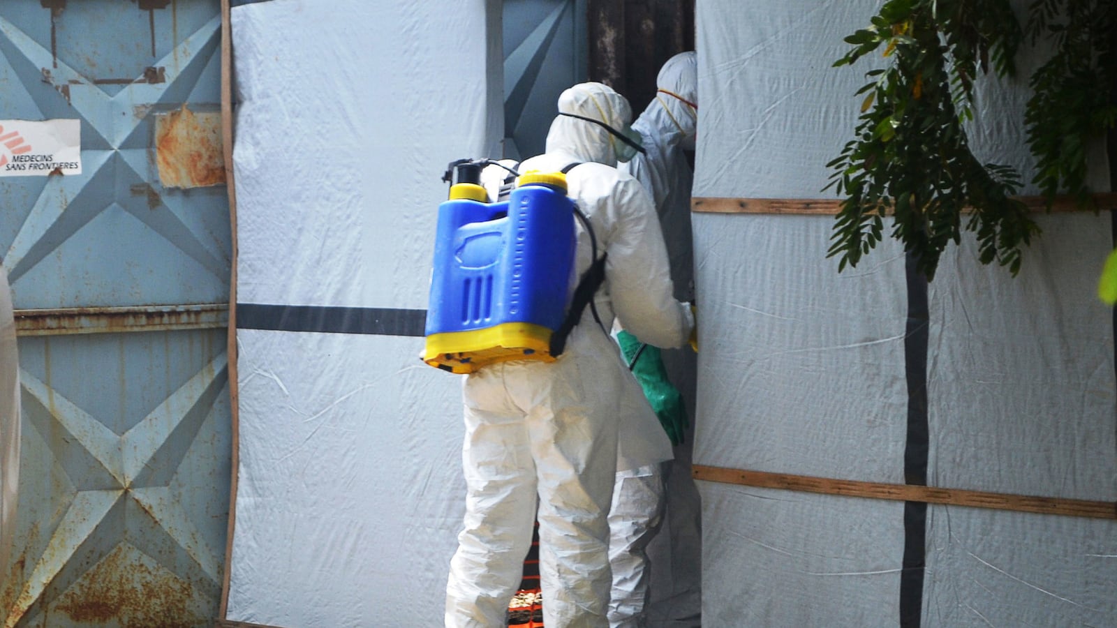 cheats/2014/07/31/u-s-patient-receives-ebola-serum/140731-ebola-cheat_cedywg