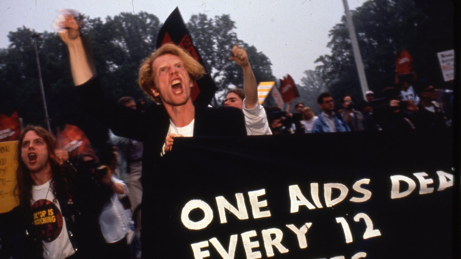 cheats/2013/02/24/what-killed-spencer-cox/130224-how-to-survive-a-plague-cheat_vwp4k3