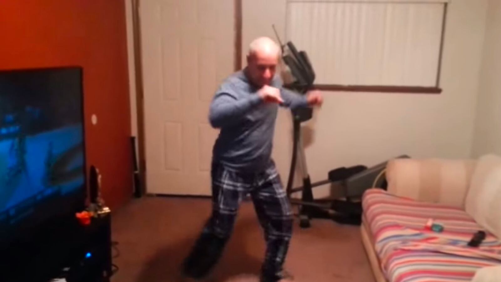 articles/2015/01/12/middle-aged-dad-busts-a-move-in-his-basement/middle-aged-dad-busts-a-move-in-his-basement-image_ets1rr