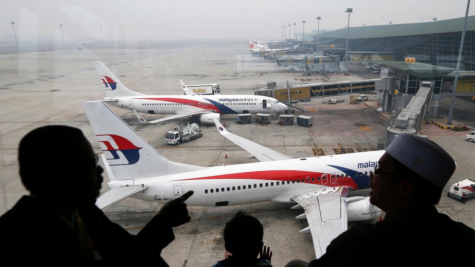 cheats/2014/05/05/experts-reviewing-mh370-s-suspected-path/140505-malaysia-cheat_ehk7fu