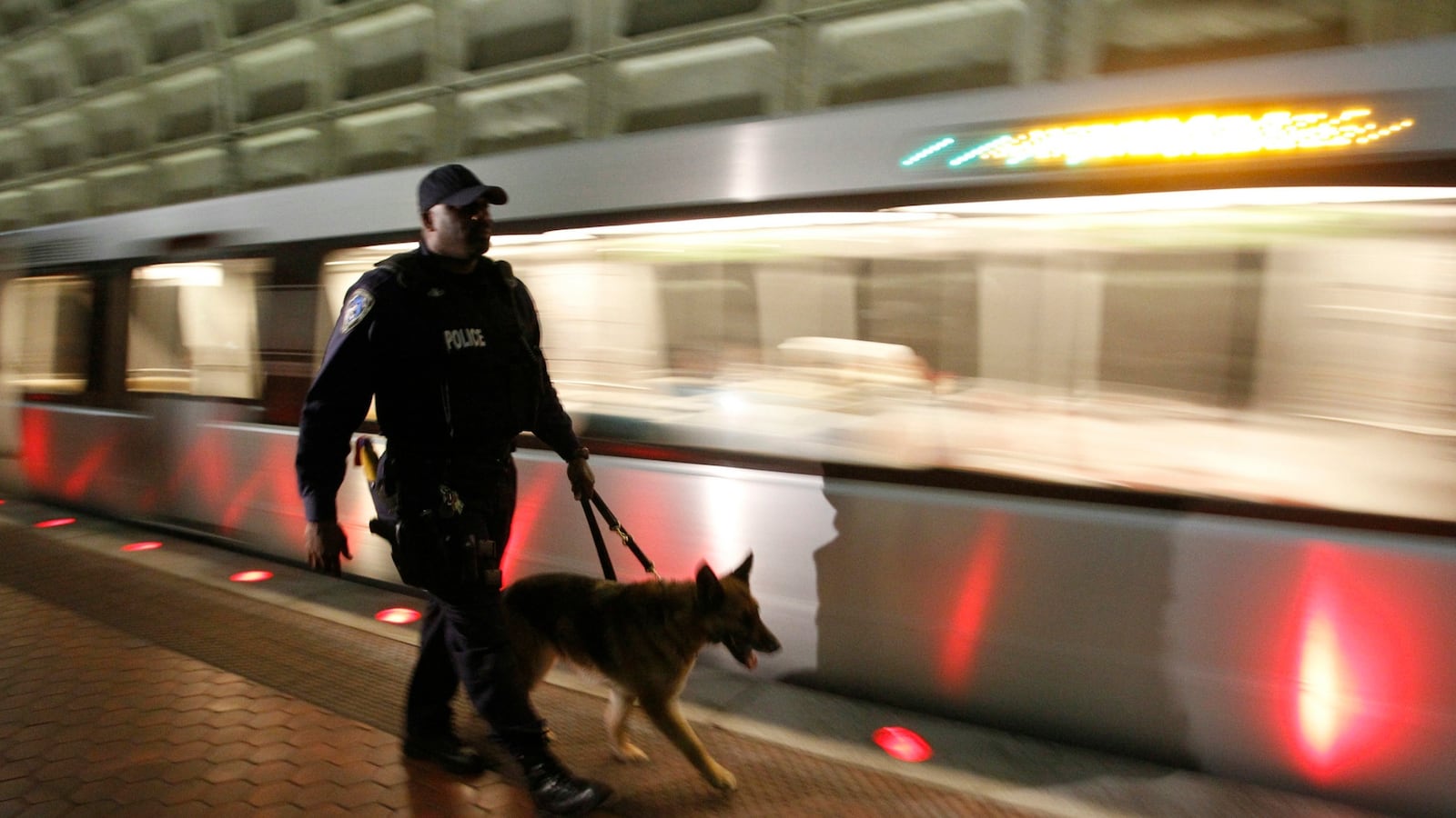 cheats/2016/08/03/d-c-transit-cop-charged-with-supporting-isis/160803-dc-police-cheat_qv2chi