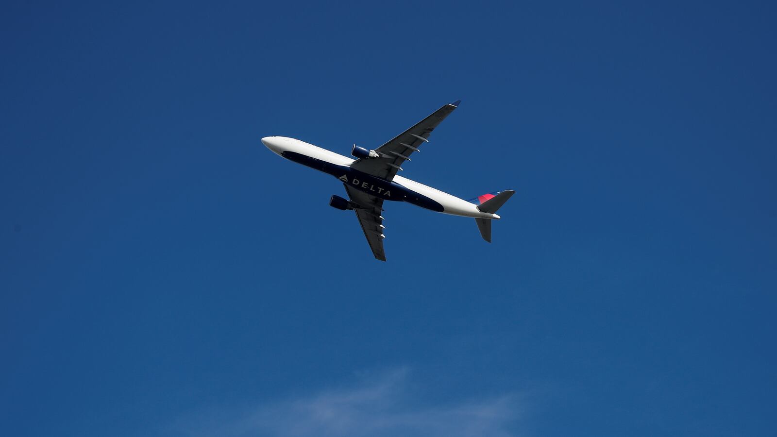 2021-11-08T000000Z_1054889891_RC2AQQ9MAVII_RTRMADP_3_HEALTH-CORONAVIRUS-FRANCE-USA_jdxbaq