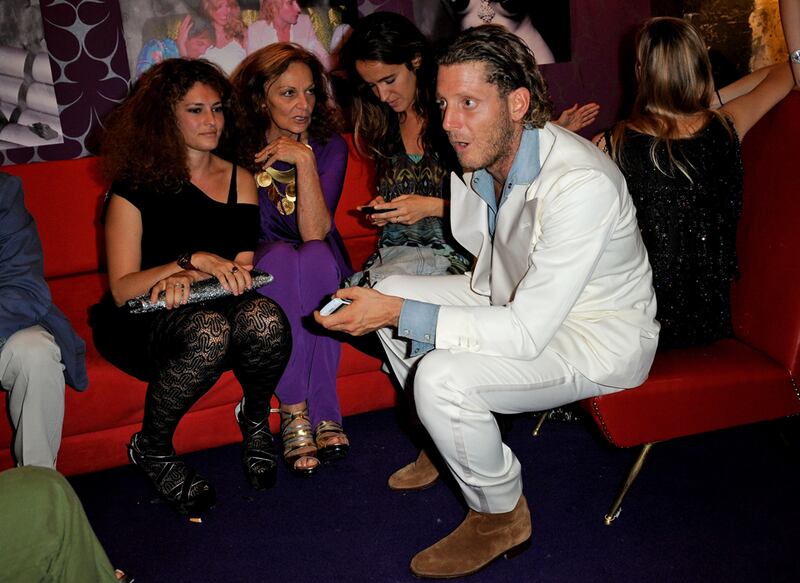 galleries/2010/10/02/milan-fashion-wrap/milan-fashion-wrap---party_gotntz
