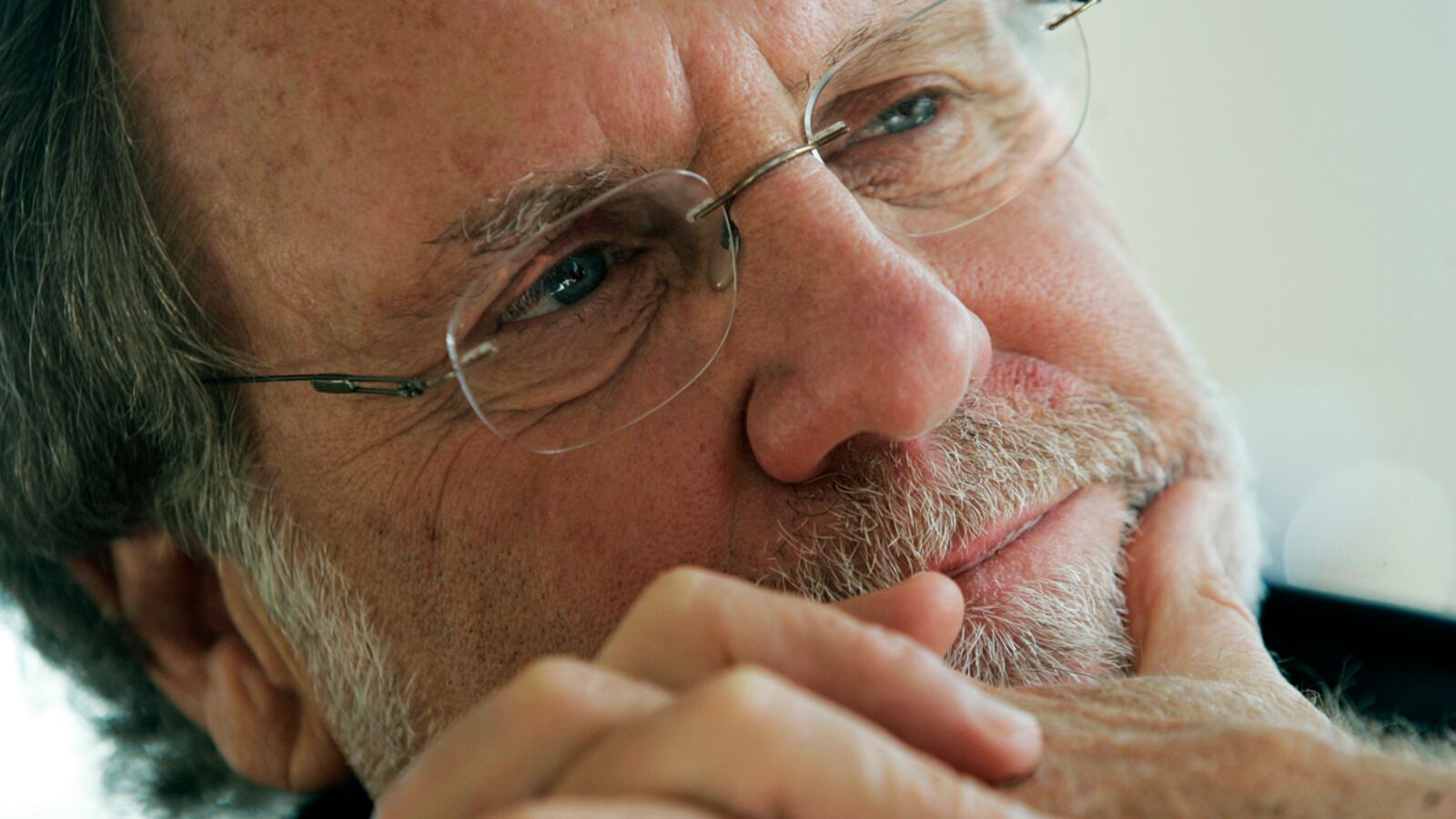 articles/2011/12/02/jon-corzine-subpoenaed-to-testify-before-congress-about-mf-global-s-collapse/corzine-returns-to-washington-stone_cijvzb