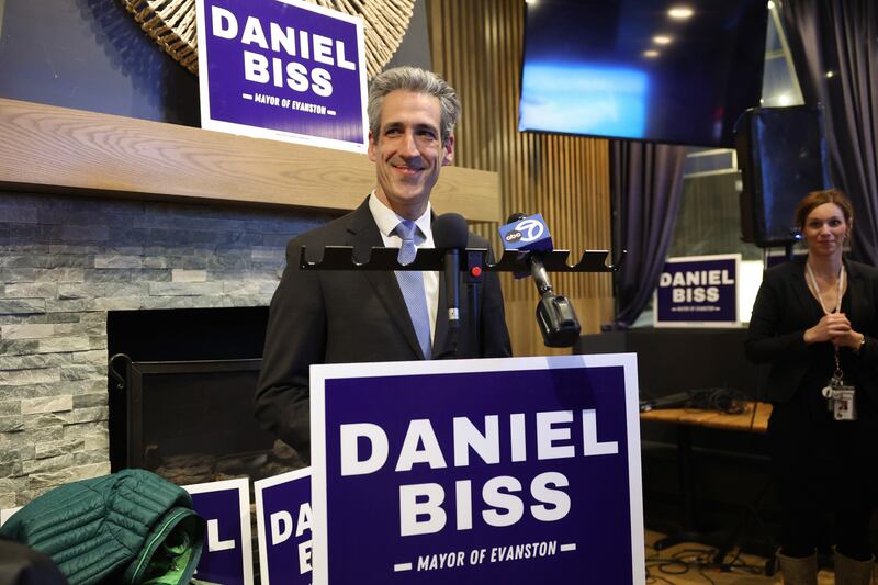 Evanston Mayor Daniel Biss addresses supporters at his election night party