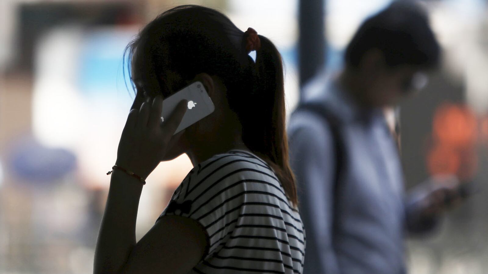 cheats/2016/05/27/major-study-links-cellphones-to-cancer/160527-cellphone-cancer-cheat_eosgic