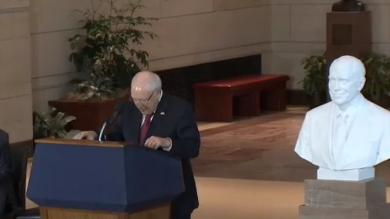 cheats/2015/12/03/dick-cheney-bust-unveiled-at-capitol/151203-cheney-cheat_gp2mdx