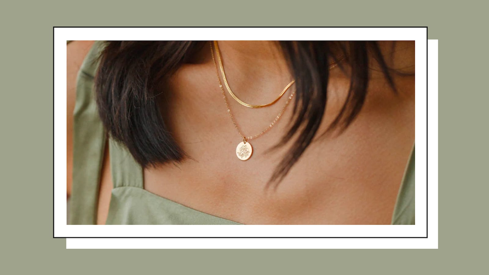 Woman wearing a GLDN necklace.