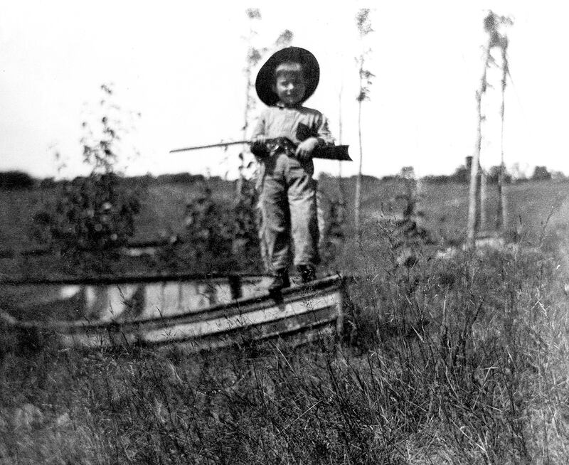 articles/2015/09/30/papa-s-got-a-brand-new-museum-exhibit/150929-mills-hemingway2-embed_ybt7kw