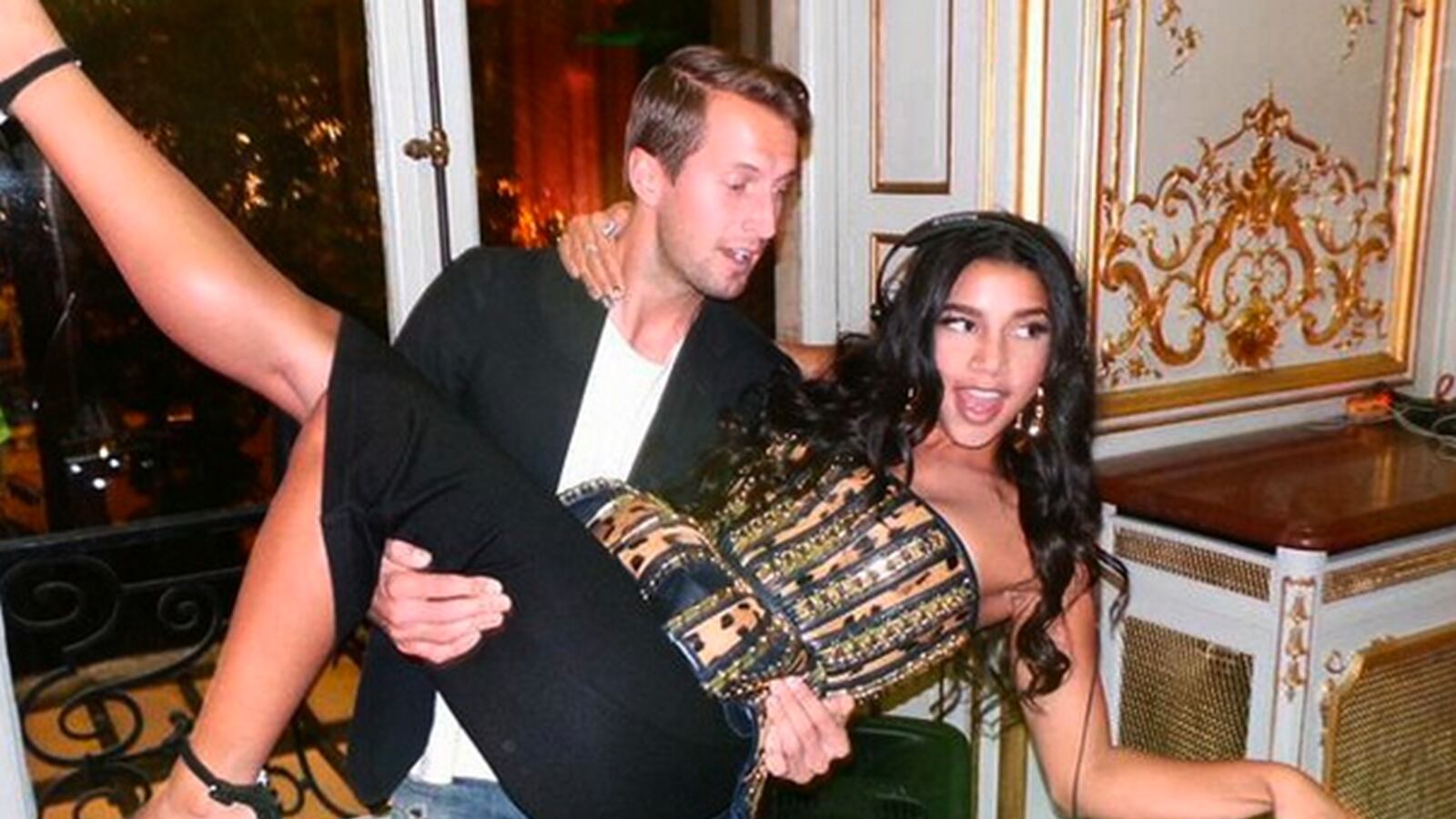 galleries/2014/10/03/ooo-la-la-best-of-paris-fashion-week/141002-fashion-instagram-tease_nuson5