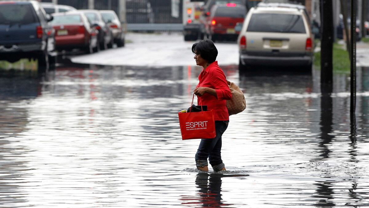 cheats/2011/08/15/new-york-city-s-rainiest-day-ever/new-york-heaviest-rain-cheat_p7xytf