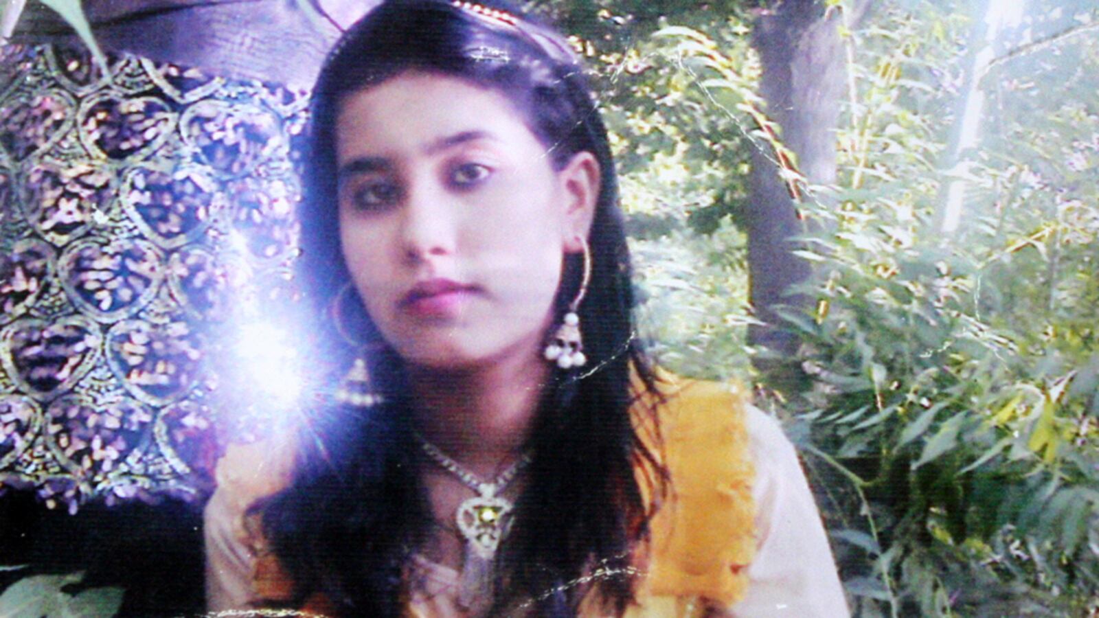 articles/2014/03/21/her-husband-shot-this-17-year-old-afghan-girl-in-the-face-and-she-lived/140320-strochlic-afghan-tease_dkdcki