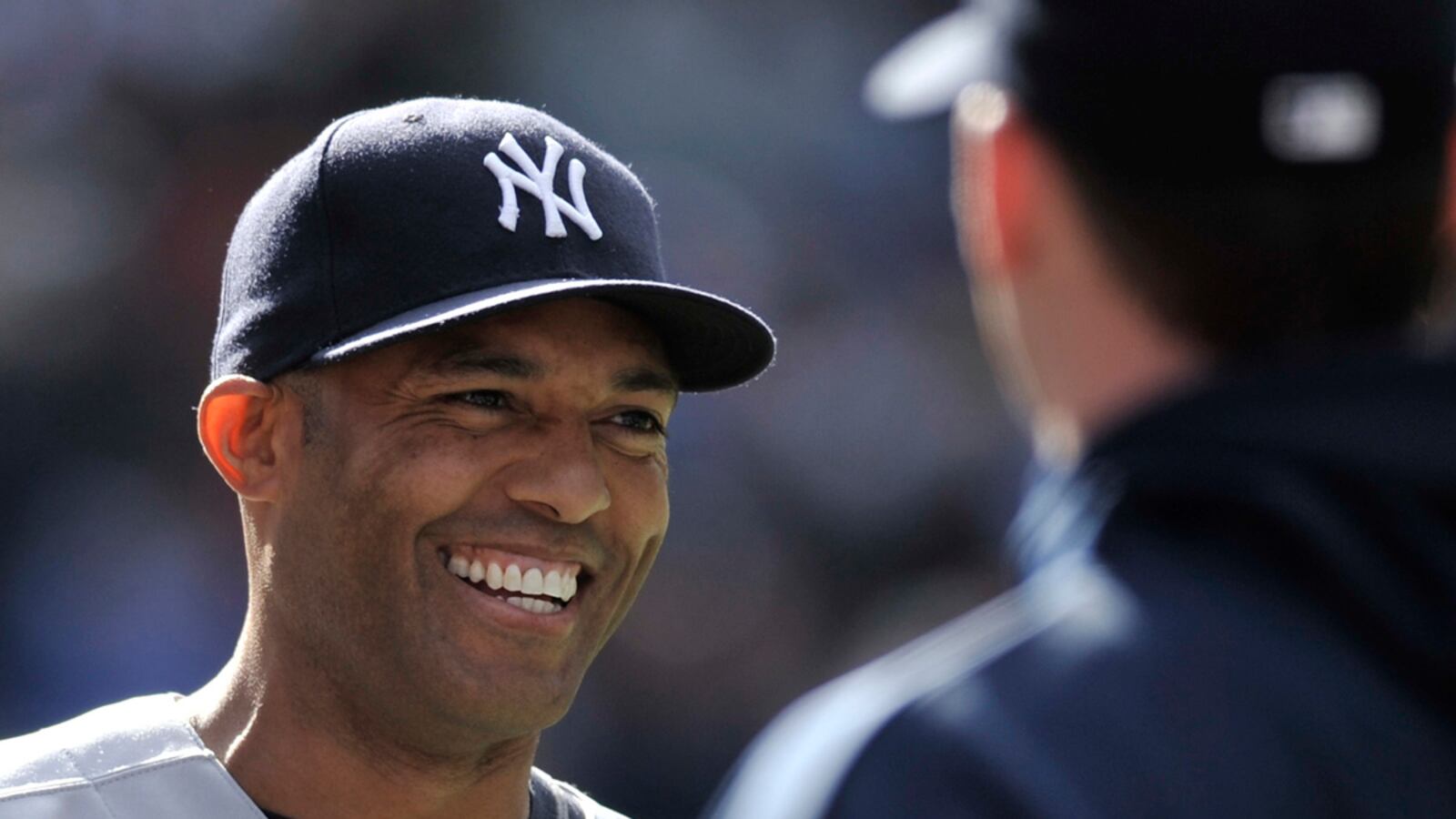 cheats/2011/09/19/rivera-sets-mlb-save-record/mariano-rivera-save-cs_hwduli