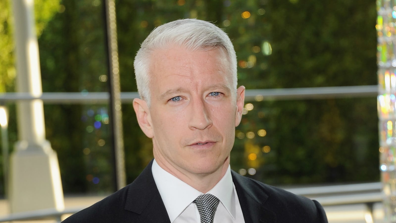 articles/2011/09/12/anderson-cooper-debuts-his-daytime-gabfest/anderson-cooper-grove_q3tomn