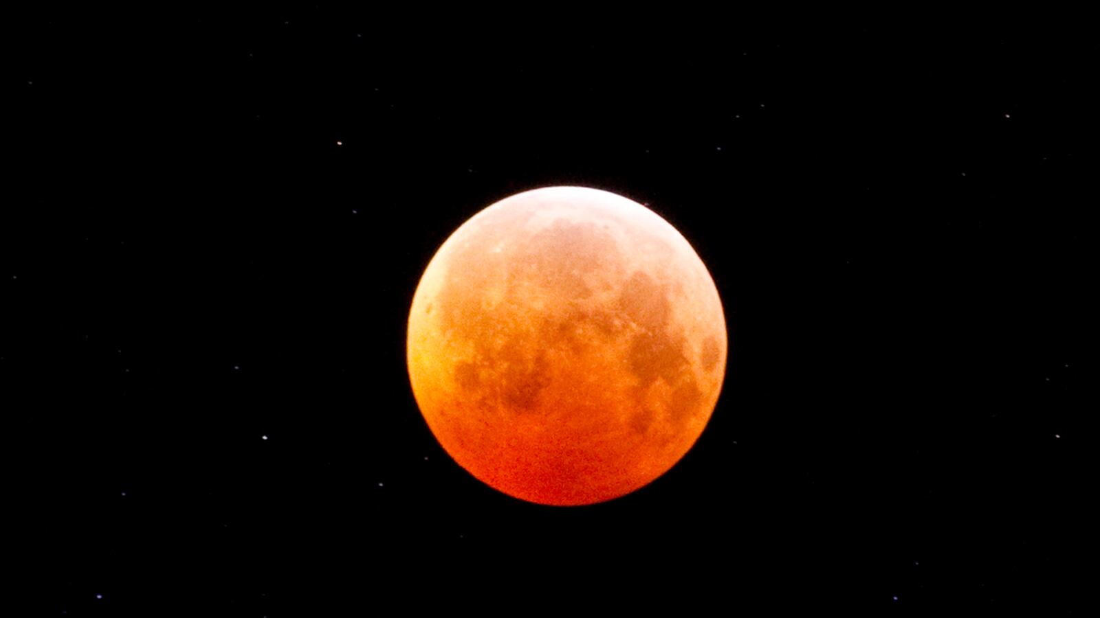 cheats/2011/12/10/moon-blocked-in-total-lunar-eclipse/last-lunar-eclipse-2011-cheat_dbpmry
