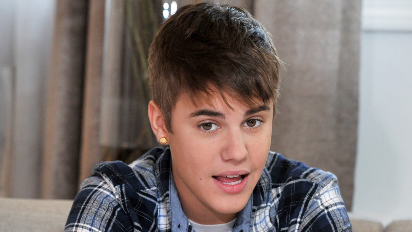 cheats/2012/03/28/texas-grandma-may-sue-bieber/justin-bieber-texas-woman-might-sue-texting-incident-cheat_bbljh6