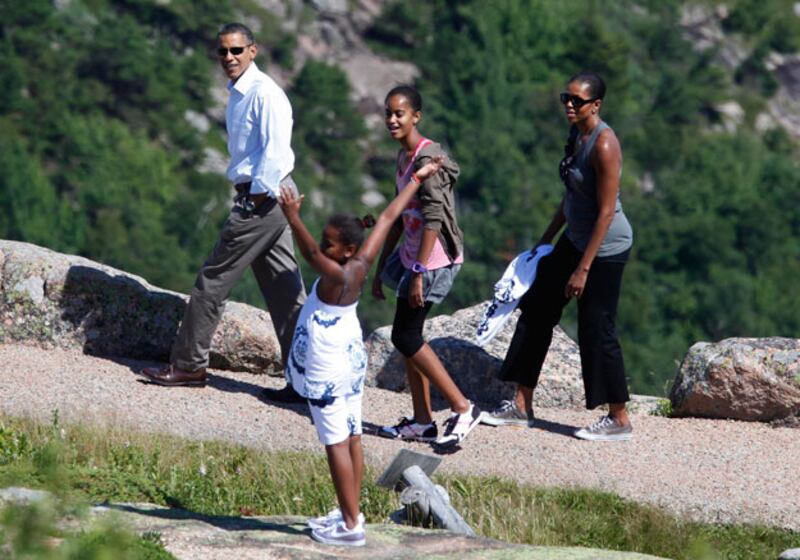 galleries/2009/08/23/obama-family-trips/obamas-on-vacation-4-1_lhjacc