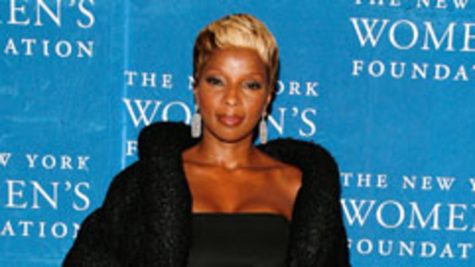 cheats/2010/05/13/mary-j-blige-to-play-nina-simone/red-carpet---blige_akhloy