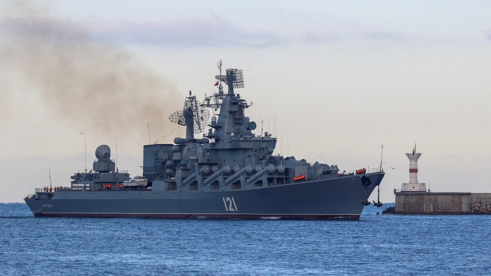 2022-04-13T233344Z_830989793_RC2KVQ9D2EA8_RTRMADP_3_UKRAINE-CRISIS-RUSSIA-SHIP_fexkyq