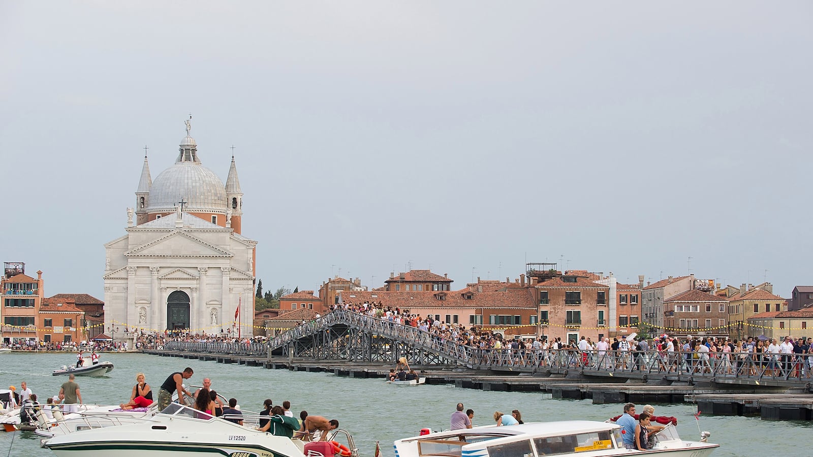 articles/2013/06/02/headless-torso-found-in-venice-lagoon/130701-Nadeau-Stiletto-Murder-tease_w4n3ql