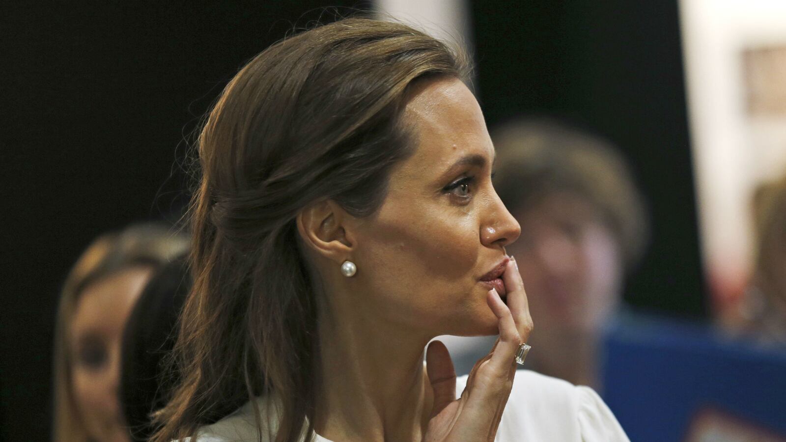 cheats/2014/11/04/jolie-i-am-open-to-a-political-career/141104-angelinajolie-cheat_esunyj