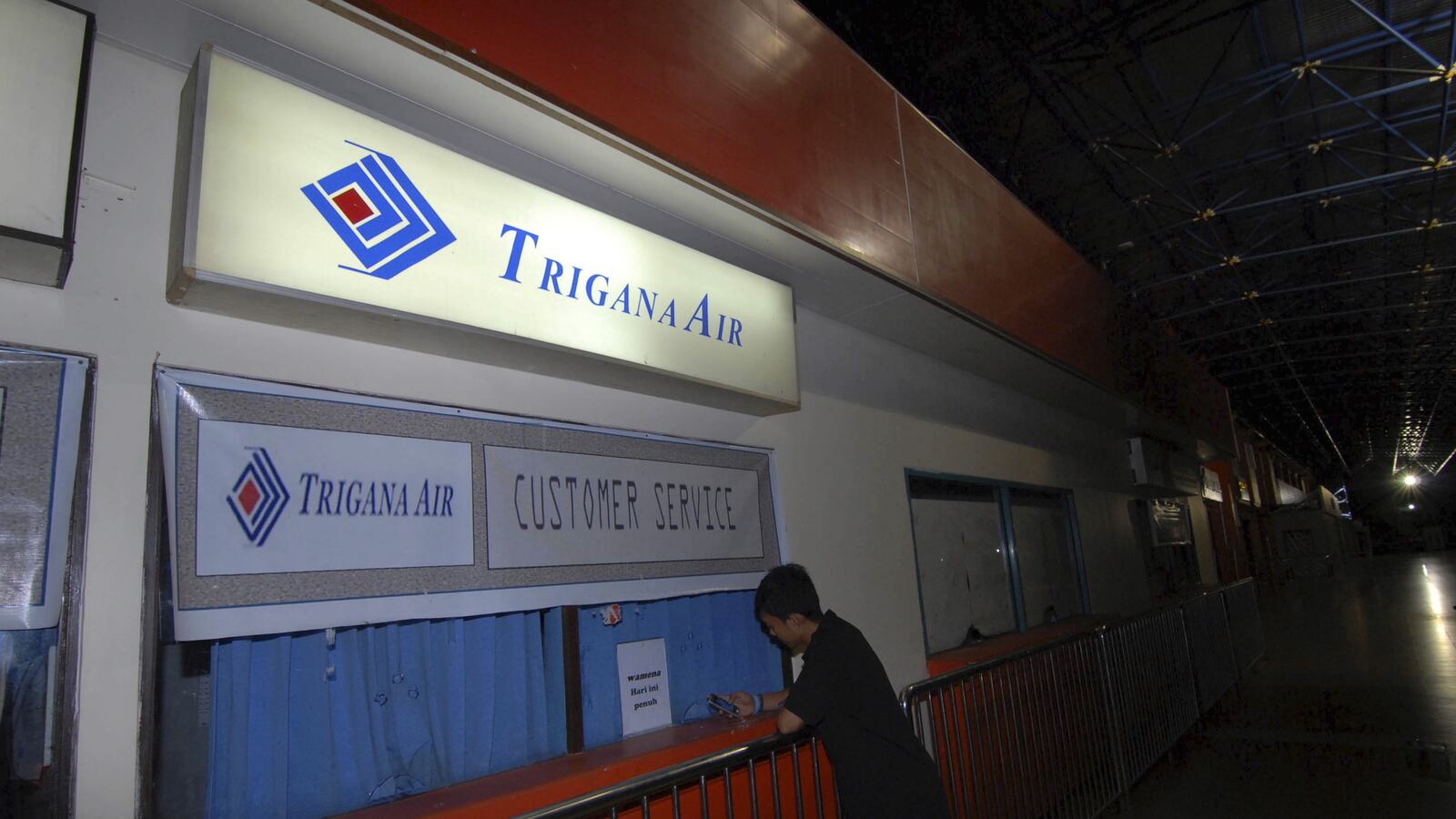 cheats/2015/08/16/indonesian-airliner-missing/150816-plane-cheat_q3ixuu