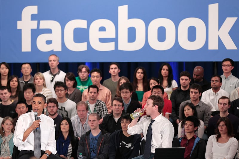 articles/2012/10/10/why-the-obama-administration-resembles-facebook/obama-facebook-campaign-gross_np8lhy
