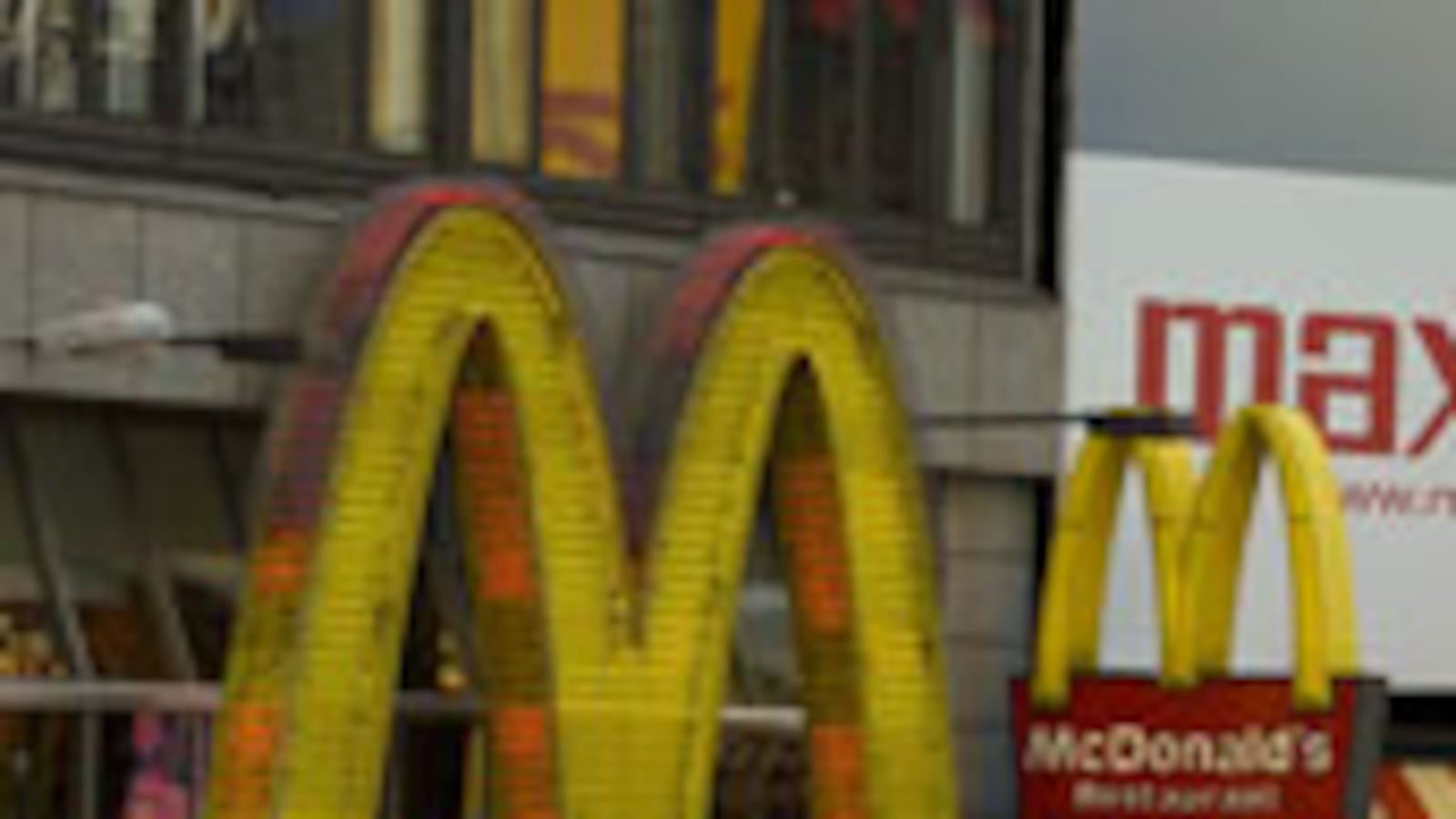 articles/2009/12/28/why-is-mcdonalds-getting-fancy/albo-mcdonalds_71649_j85bth