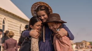 (L-R) Wren Zhawenim Gotts as Good Eagle, Skywalker Hughes as Mary Ingalls, and Alice Halsey as Laura Ingalls.