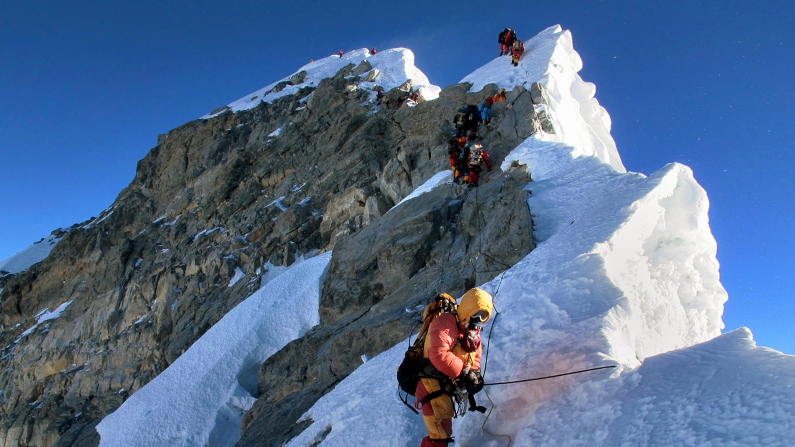 articles/2014/03/30/breaking-mount-everest-s-glass-ceiling/140328-everest-women_q2x3bp
