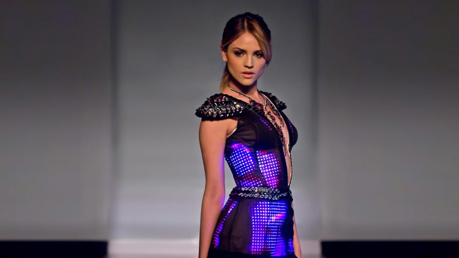 articles/2014/12/18/the-coolest-fashion-innovations-of-2014/141217-raquel-fashion-innovation-tease_zfjxnr