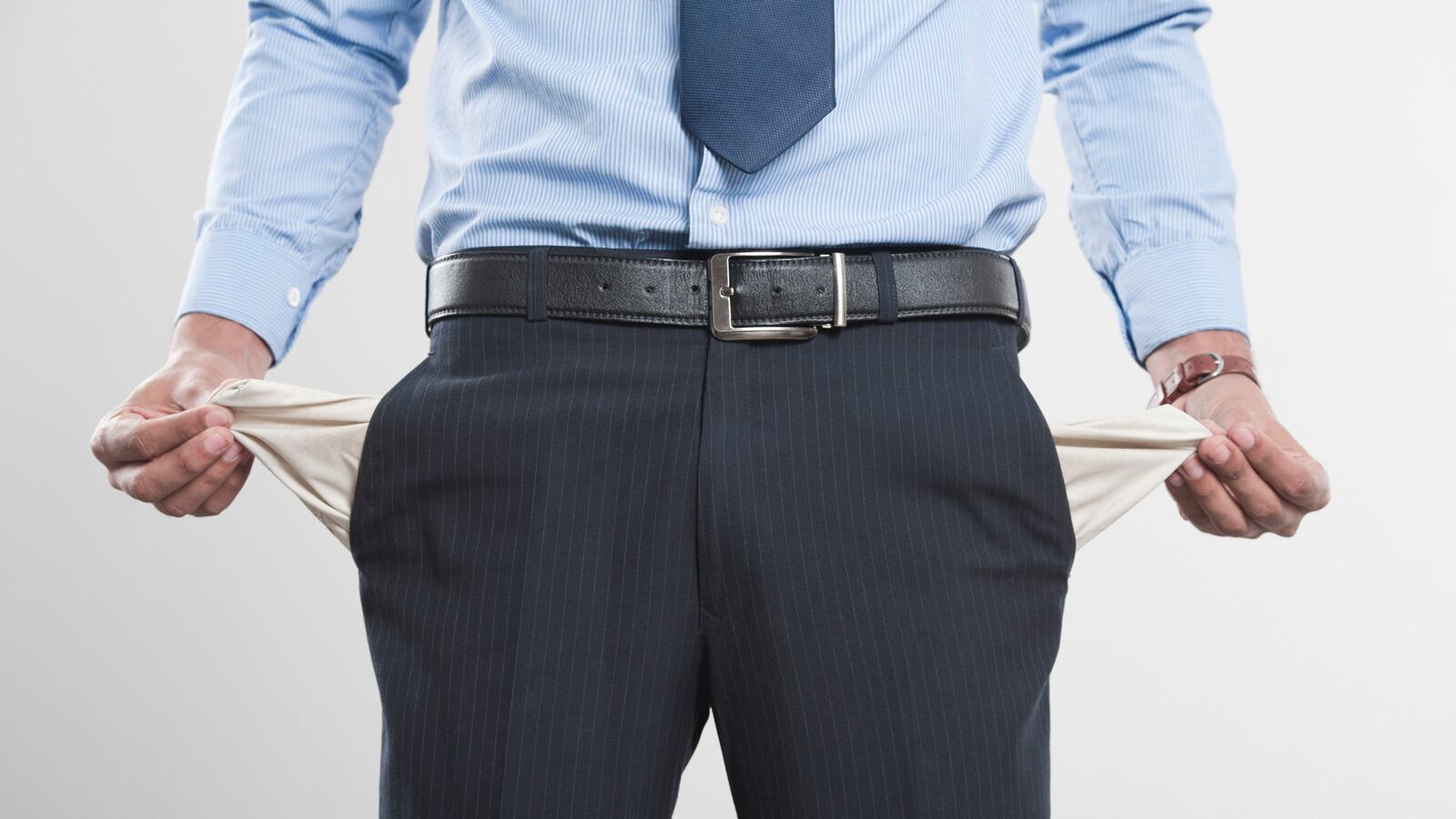 articles/2013/07/14/the-immigration-hustle-a-new-class-war-on-the-besieged-middle-class/130712-middle-class-money-green-tease_rs8gfu