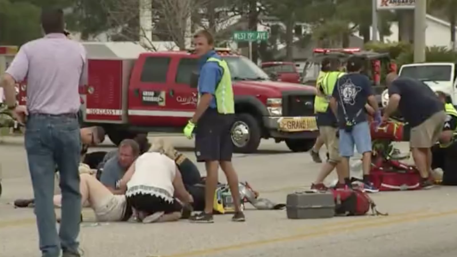 cheats/2017/02/28/car-drives-into-crowd-at-alabama-mardi-gras-parade/170228-alabama-parade-cheat_vdmz1l