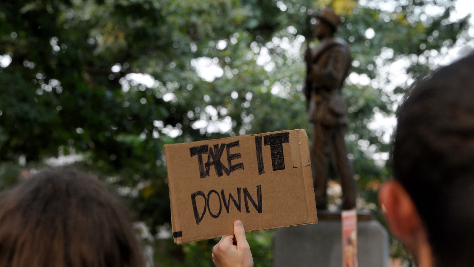 181221-holloway-silent-sam-hero_wv1zkl