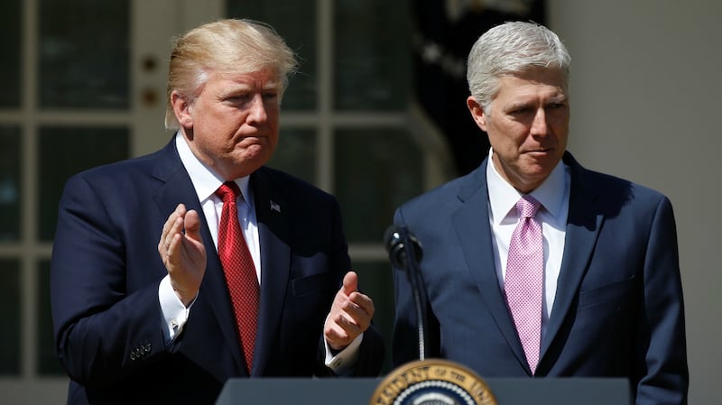 cheats/2017/04/24/trump-scrubs-dinner-with-scotus-justices/170424-trump-scotus-dinner-cheat_ayix6p