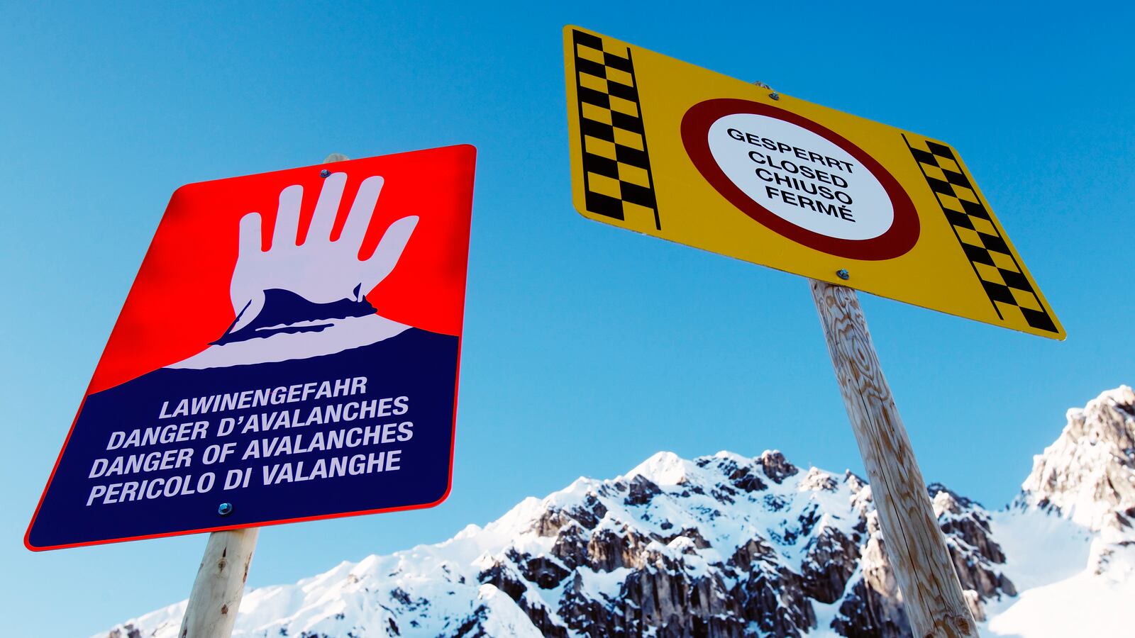 2012-02-22T120000Z_1206425229_GM1E82N07SV01_RTRMADP_3_DUTCH-AUSTRIA-AVALANCHE_cgddhz