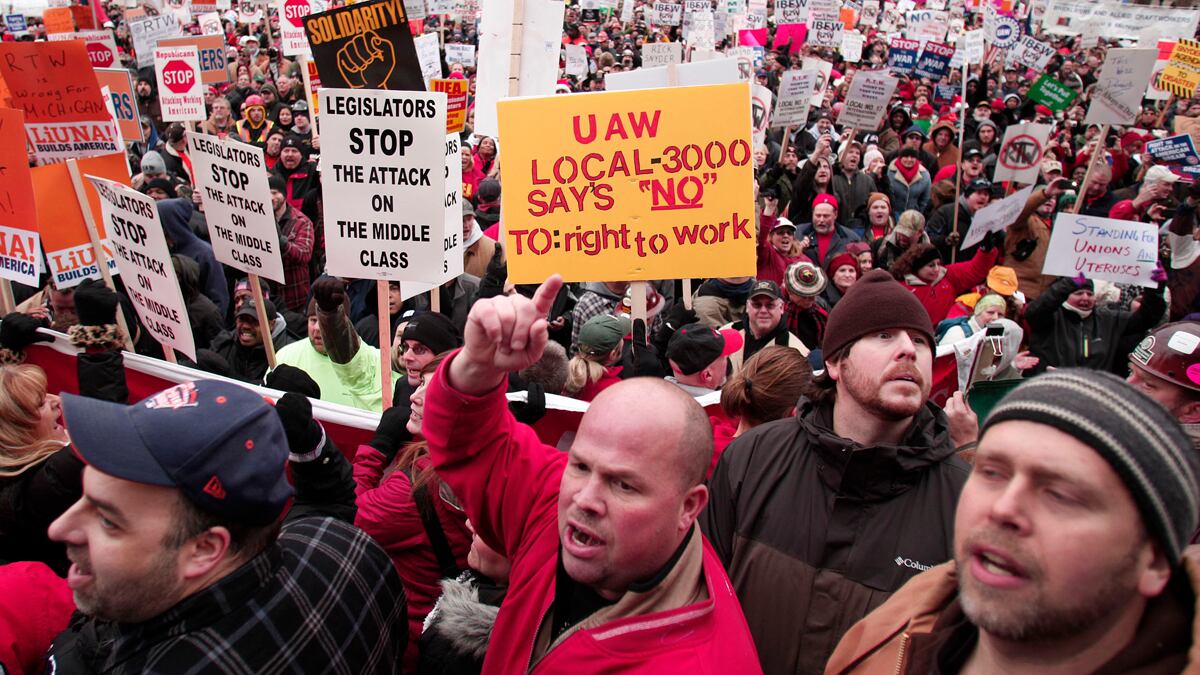 cheats/2012/12/11/10-000-protest-at-michigan-capitol/right-to-work-michigan-cheat_l9rnx1