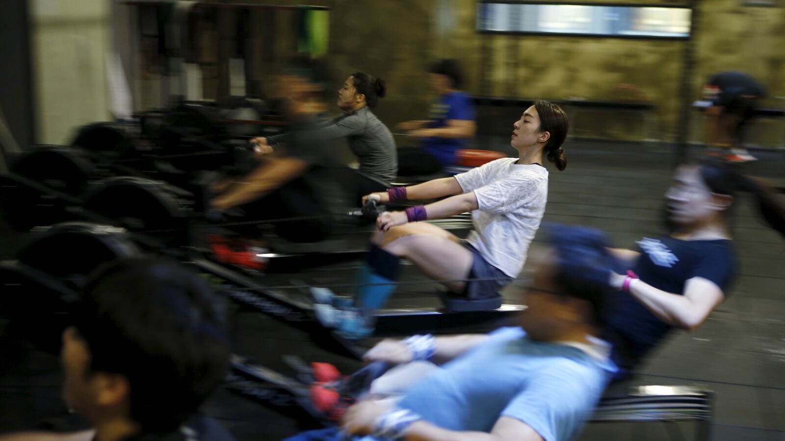 2015-10-23T120000Z_1913574824_GF20000027808_RTRMADP_3_SOUTHKOREA-FITNESS_cac2wt